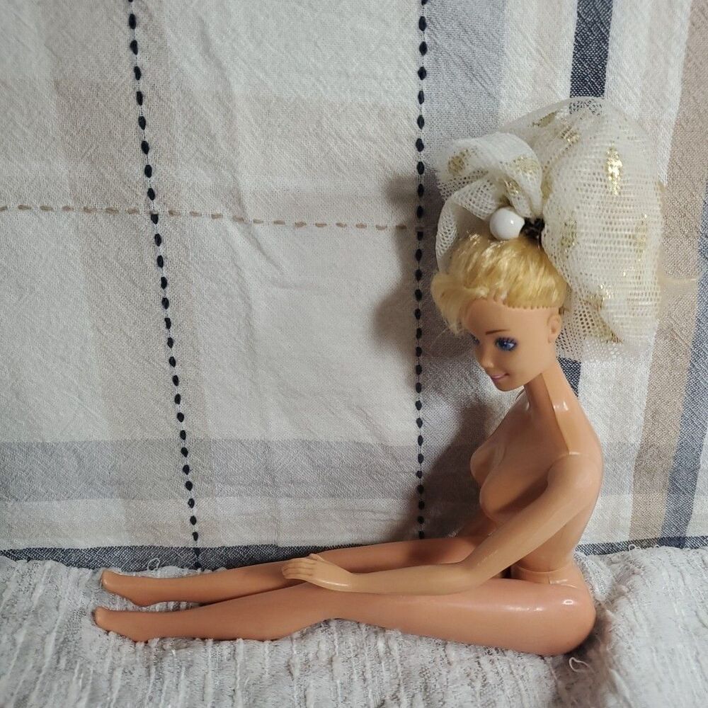 Vtg Barbie Doll 1988 Mattel Malaysia w/ 3 Genuine Barbie Outfits Clothes Lot‎ - Picture 3 of 11